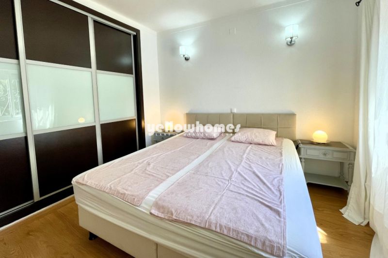 Encantador T2 no primeiro andar com piscina e jardim em Quarteira